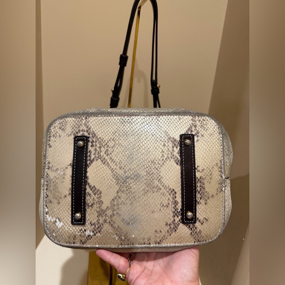 Dooney & Bourke Neutral Snake-Print Drawstring Bucket Bag *read for condition* - Picture 8 of 13